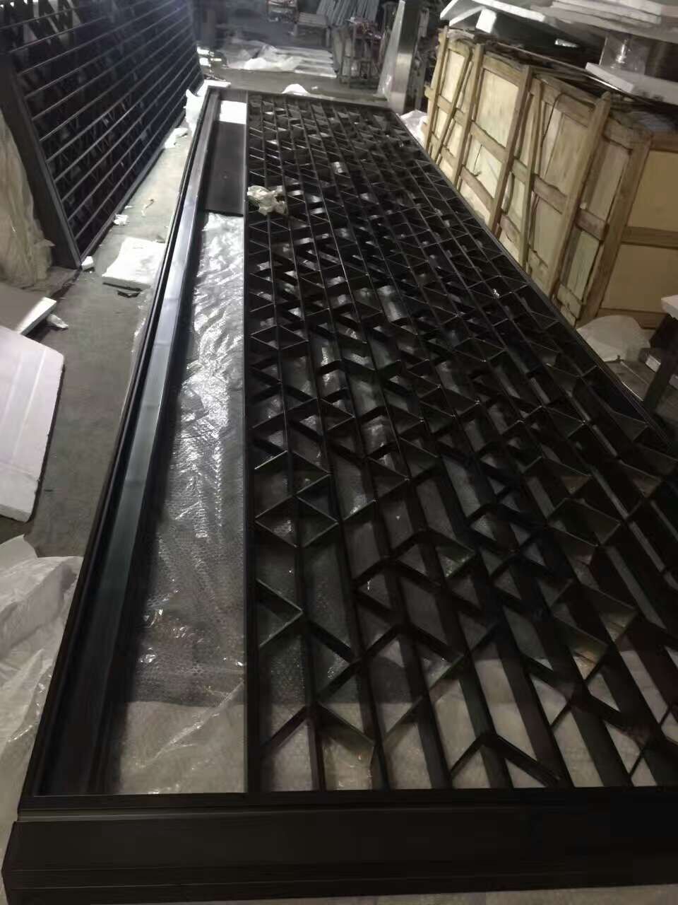 糧 
ؼ: