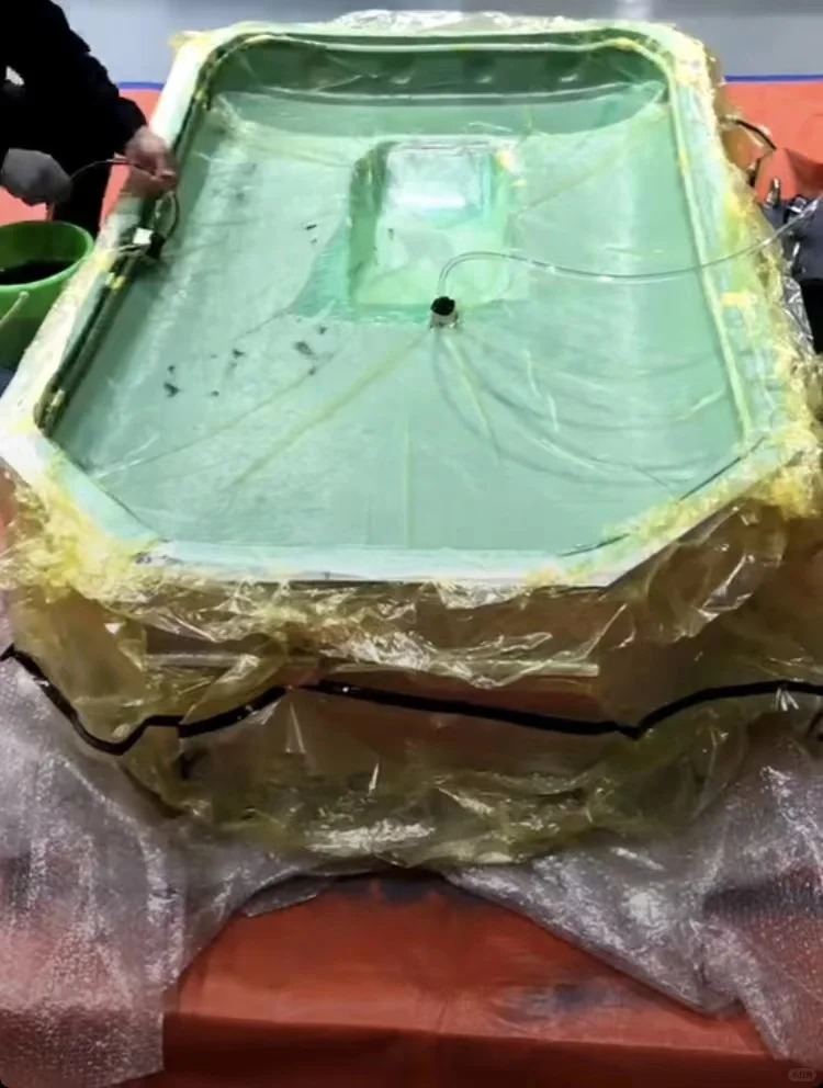 矽利康RTM真空导入 碳纤维预浸料成型硅胶模 
关键字: