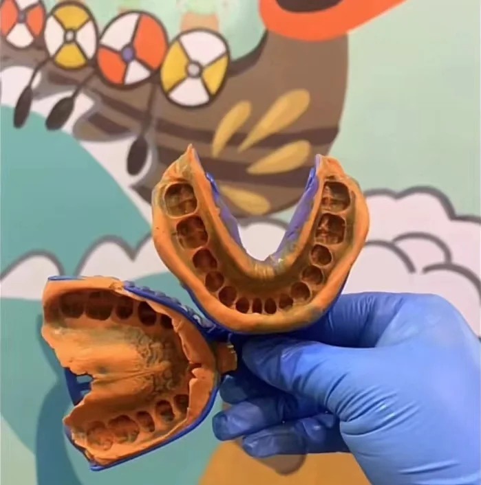 食品级牙膜硅胶 
关键字: