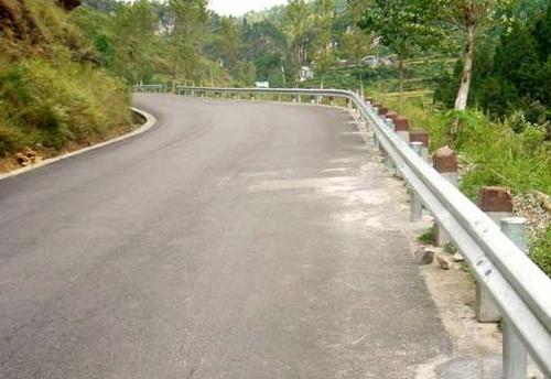 波形护栏 波形护栏价格生产厂家  4320*310*85*3/4 
关键字:2011-06-15