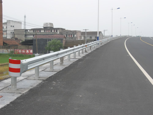 波形护栏价格  波形护栏生产厂家  4320*310*85*3/4 
关键字:2011-06-15