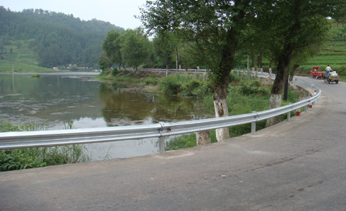 波形护栏  波形防护栏  波形梁钢护栏  波形钢板护栏 
关键字:2011-06-15