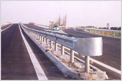 【护栏板】高速公路护栏板 
关键字:2011-07-06