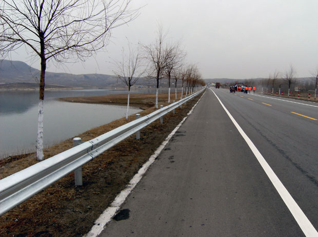 山东高速公路护栏板厂家 4320*310*85*3/4 
关键字:2011-07-06