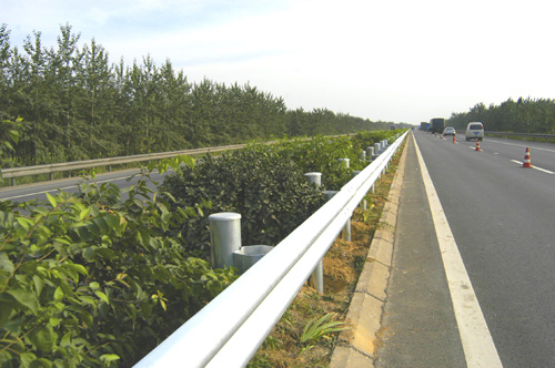 高速公路护栏板价格生产厂家 
关键字:2011-07-06
