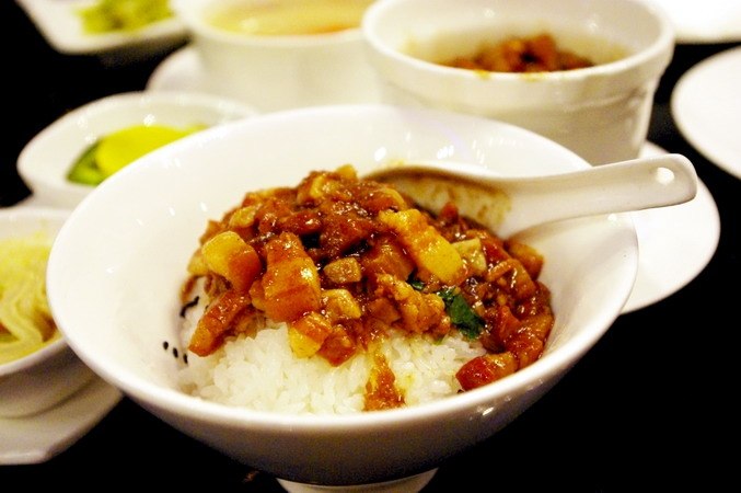 ����ζ�����²������š���̨������±�ⷹ���ˣ��������У� 
�ؼ���: