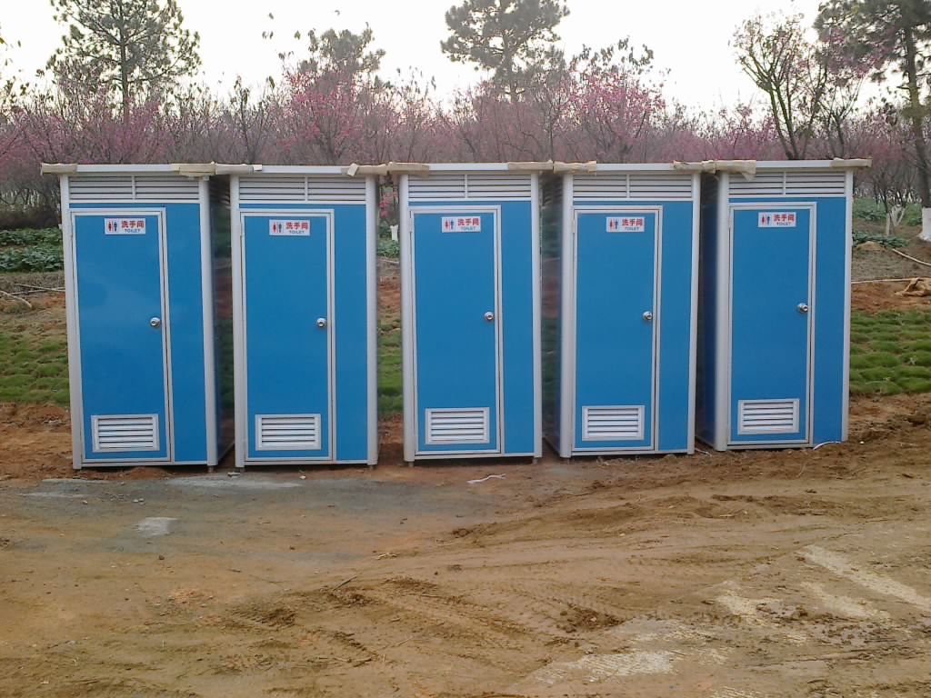 移动厕所厂商家_简易WC_流动厕所定制尺寸款式 
关键字:2014-07-15