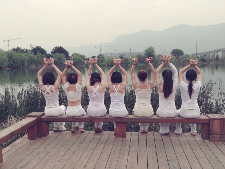 ٤ѵ רҵ٤ѵ ٤ѵ 
ؼ: