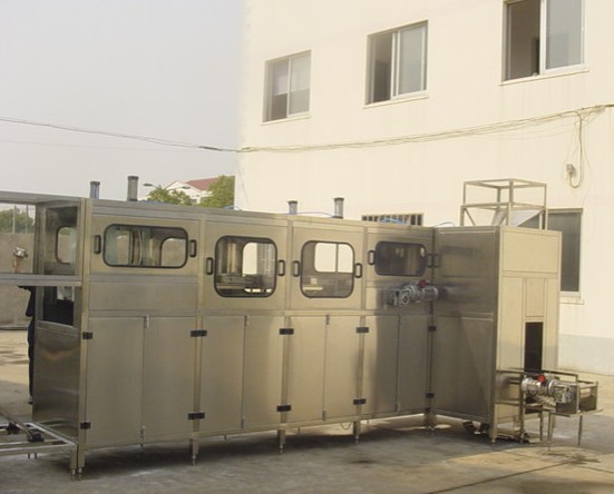 DGCFϵ�е�ѹ��װ����ƿ���������һ����� 
�ؼ���:2009-10-16 10:40:17